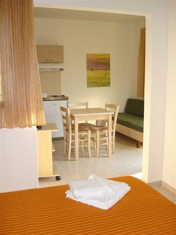 Margarita Beach Hotel Agia Marina المظهر الخارجي الصورة