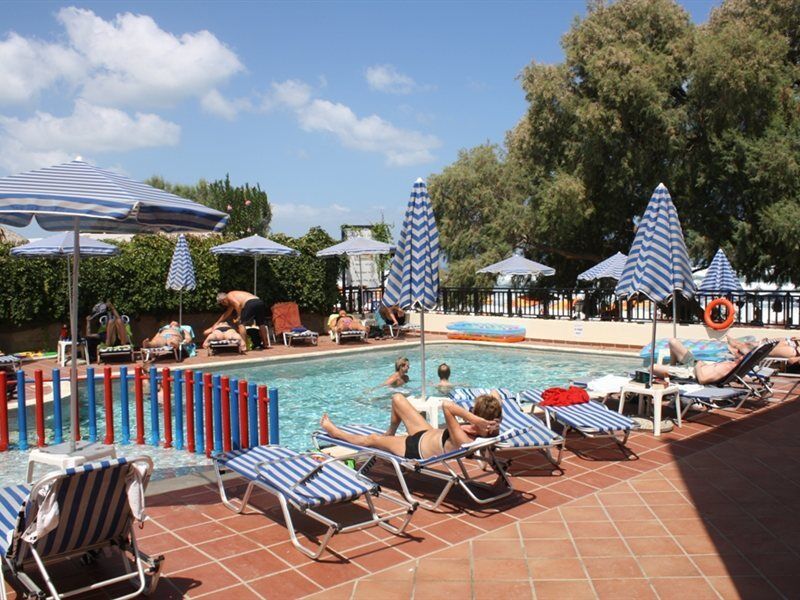Margarita Beach Hotel Agia Marina المظهر الخارجي الصورة